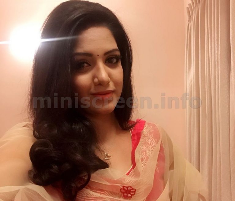 Pavani Reddy Neelakkuyil Heroine